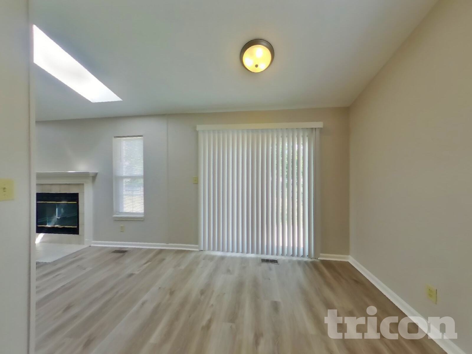 Building Photo - 945 Center St