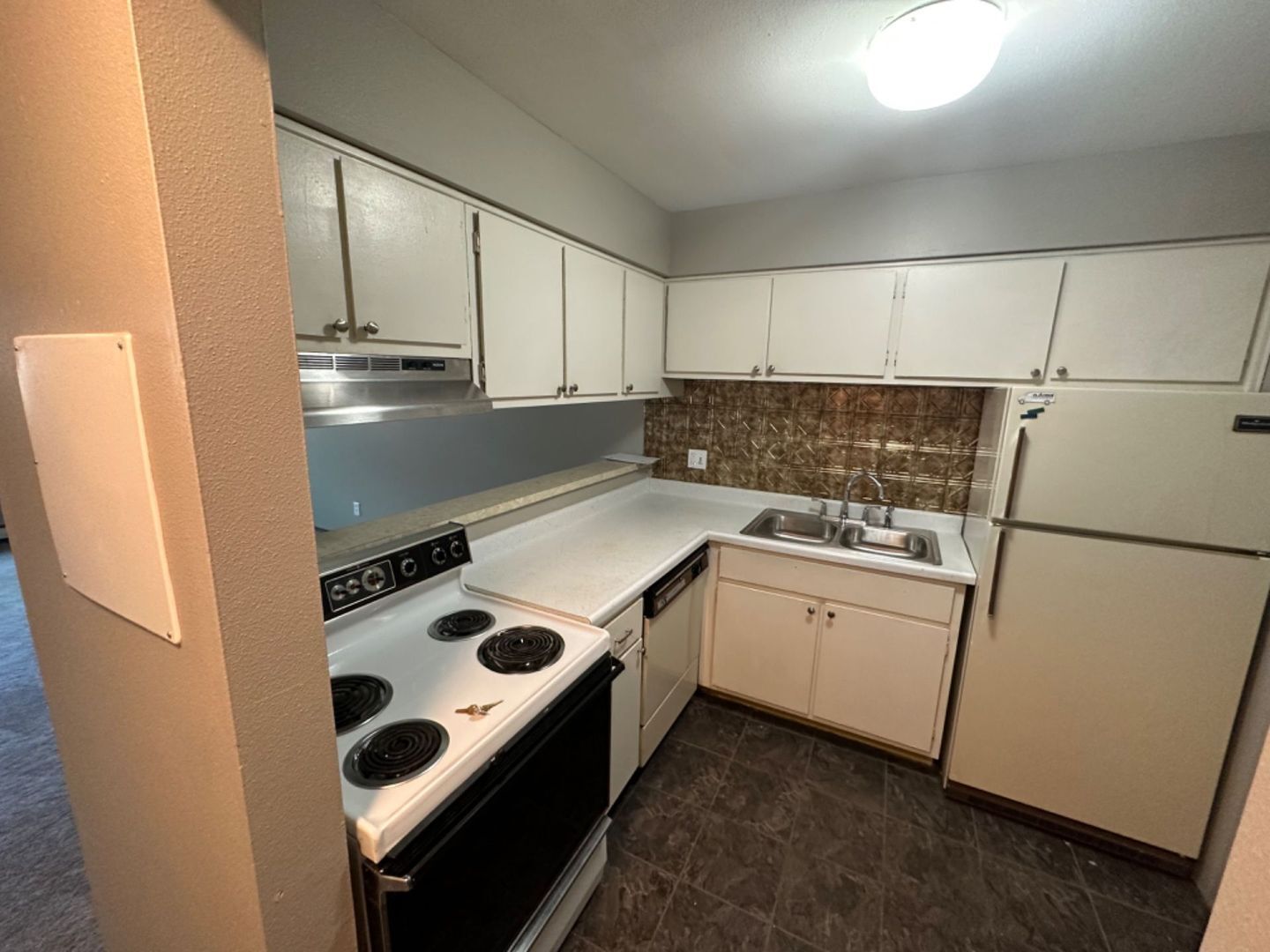 Building Photo - 5700 W Wahner Ave
