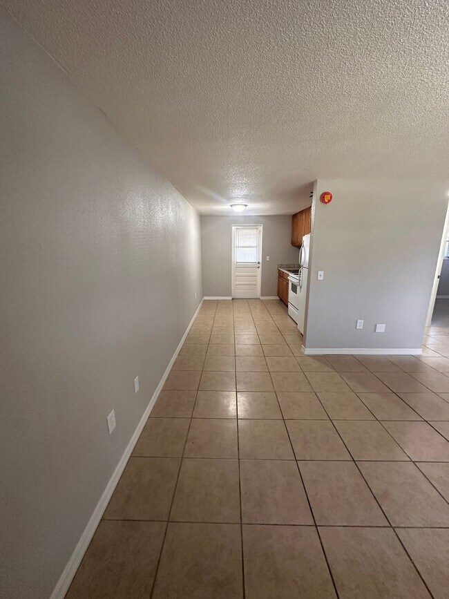 Building Photo - $500 off move in special 2 bedroom 1 bath ...