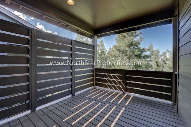 Building Photo - Beautiful home in NW Bend