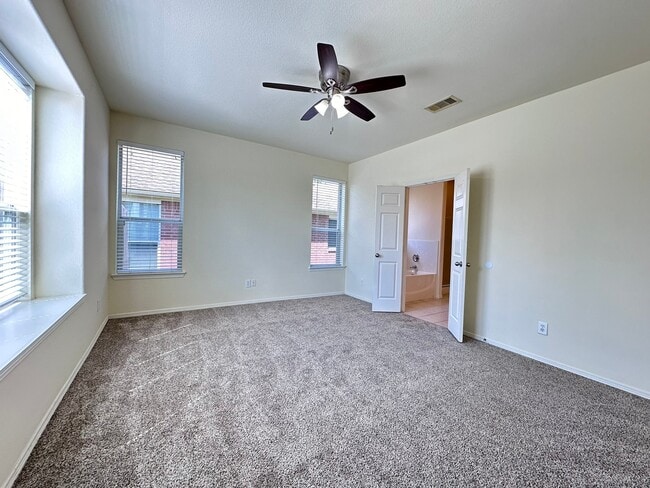 Building Photo - 2211 Highland Crossing Dr