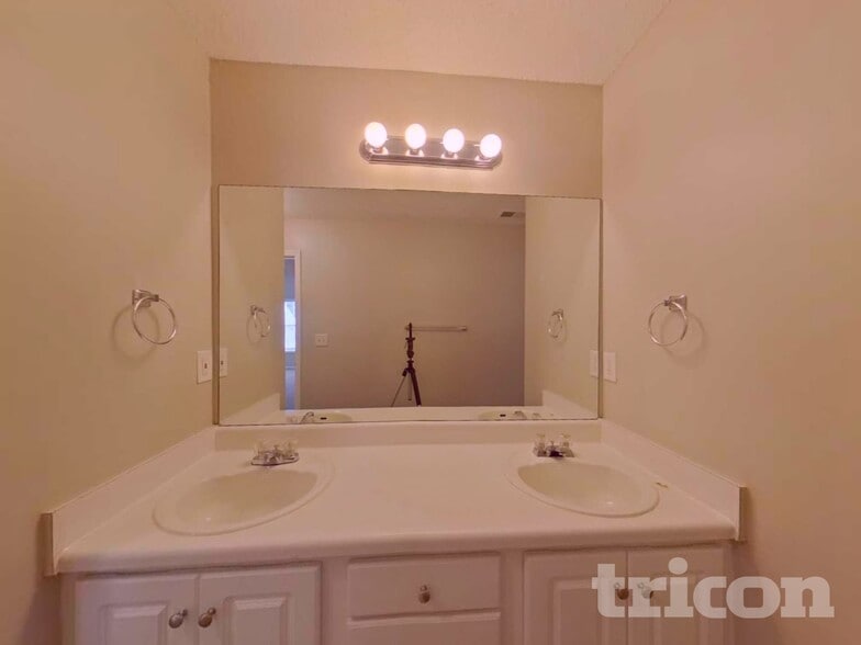 Building Photo - 5774 Broadleaf Way