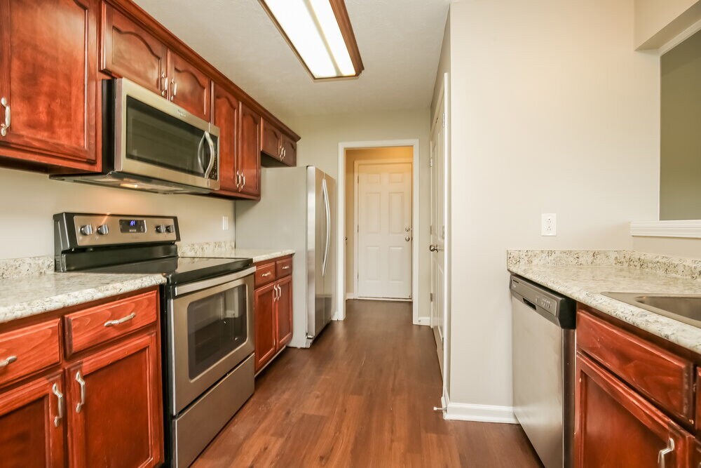 Building Photo - 2943 Hollicom Dr