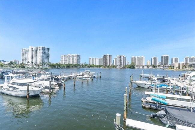 Building Photo - 18031 Biscayne Blvd