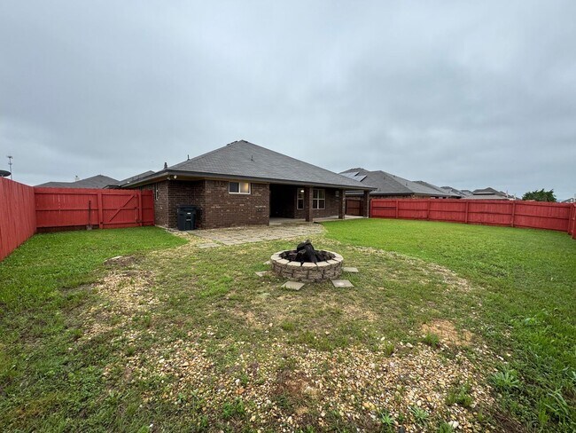 Building Photo - 5907 Verde Dr