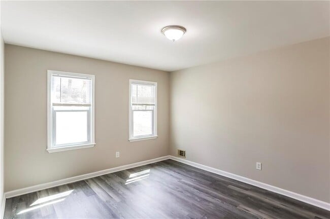 Building Photo - 2090 Breconridge Dr S W