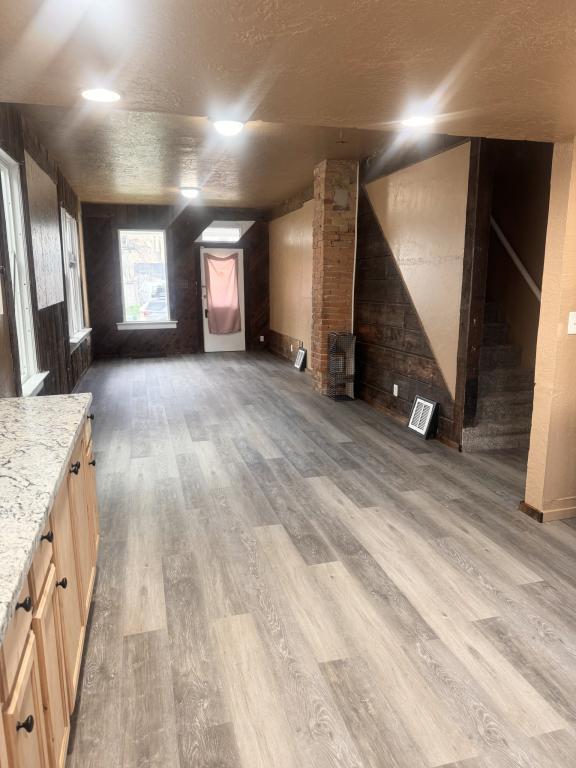 Building Photo - 302 Parry St