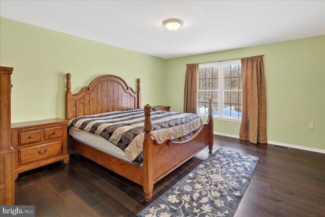 Building Photo - 7 Redwood Ct