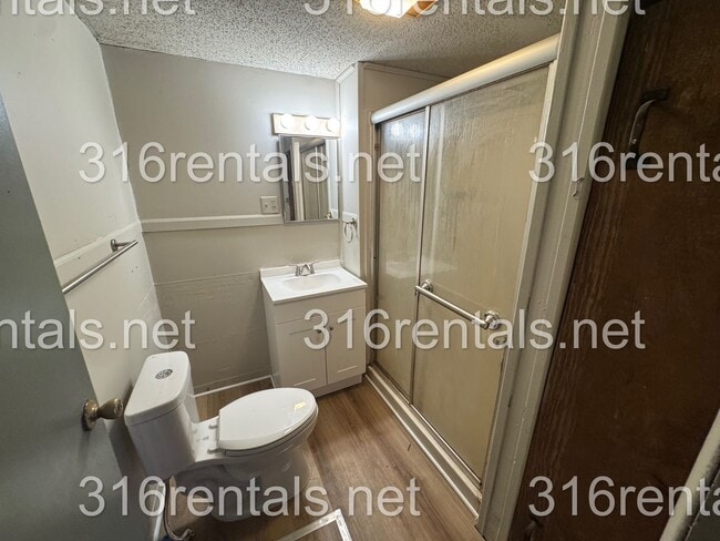 Building Photo - $850- 3 bed 1 bath - Single Family Home