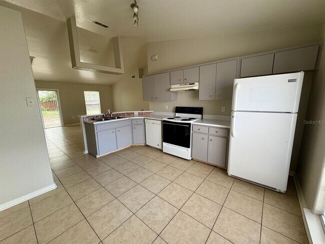 Building Photo - 609 Tamarin Ln