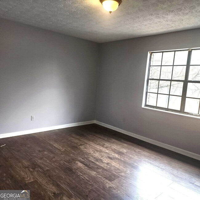Building Photo - 6572 Sleepy Hollow Ln