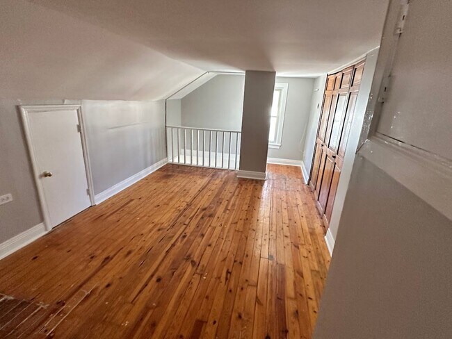 Building Photo - COMING SOON! Nice 2 BR House with Bonus Lo...