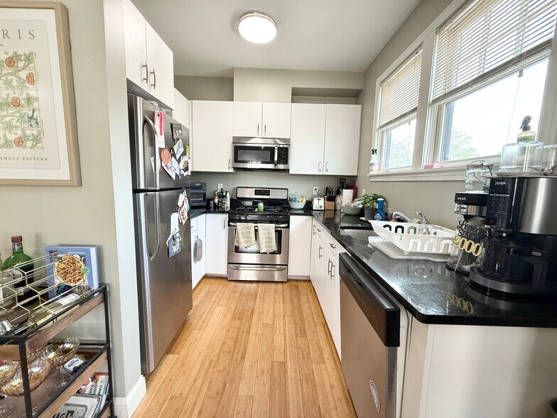 Building Photo - 195 W 3rd St