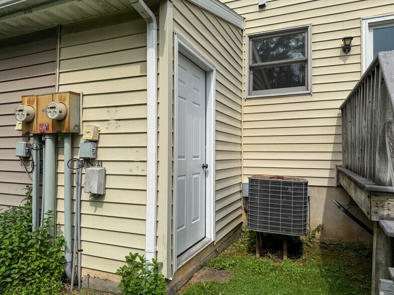 Building Photo - 28 Pheasant Ln