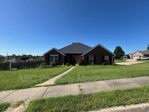 Building Photo - 320 Sienna Dr