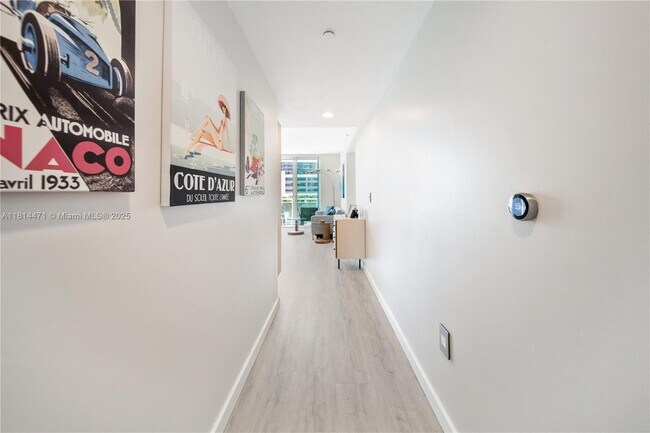 Building Photo - 950 Brickell Bay Dr