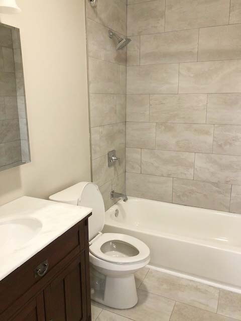 Bath tub area - 2021 Jackson Ave