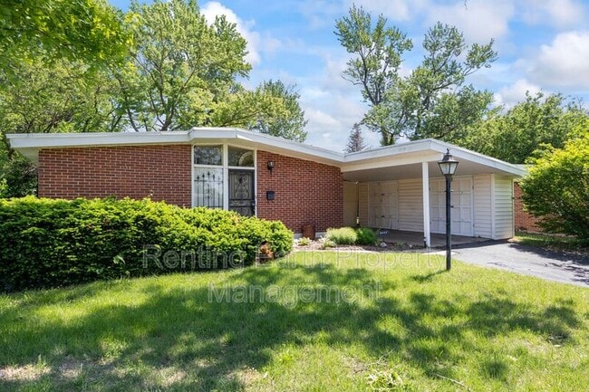 Building Photo - 6452 Evergreen Blvd