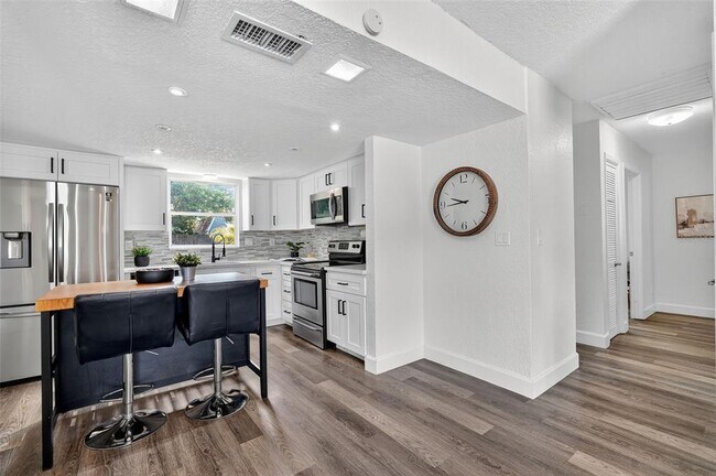 Building Photo - 11119 Temple Ave