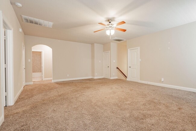 Building Photo - 529 England St