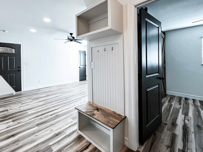 Building Photo - 2001 N Fm