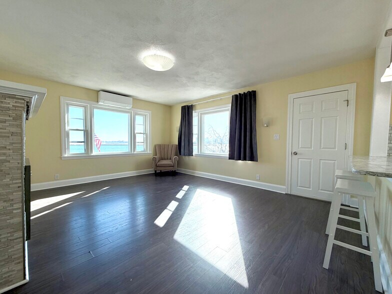 Building Photo - 36 Annavoy St