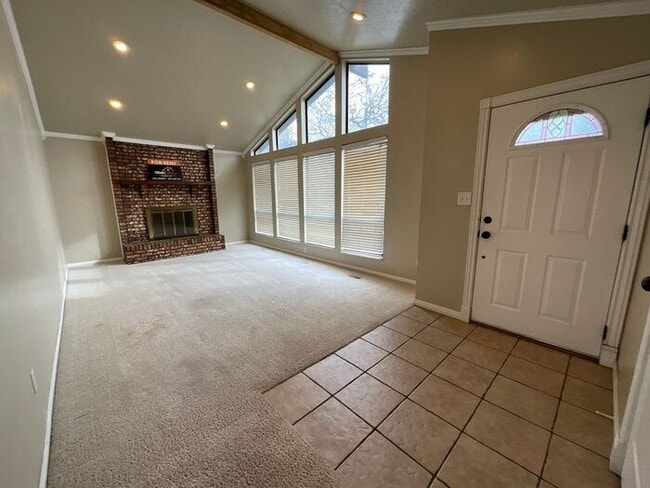 Building Photo - 5 bedroom 3 bath Home 2 car garage- Small dog friendly
