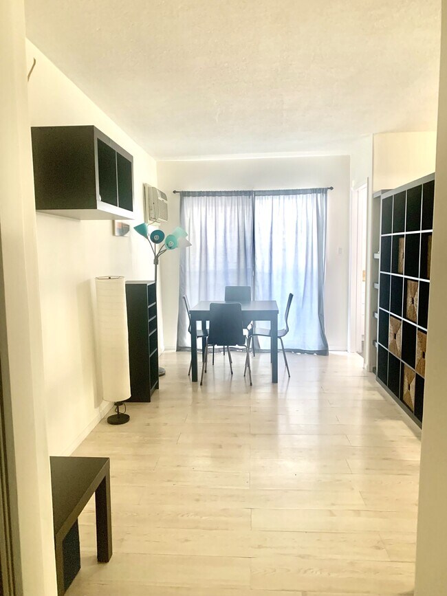 Building Photo - 960 Larrabee St