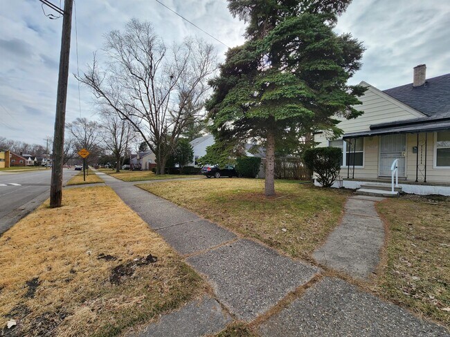 Building Photo - 7667 Bramell