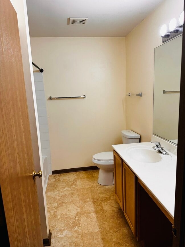 Building Photo - 2903 Falling Waters Dr
