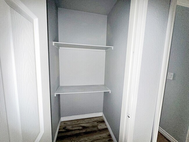 Building Photo - 2 BEDROOM 2 BATH FULLY REMODELED CONDO IN GUARD GATED COMMUNITY