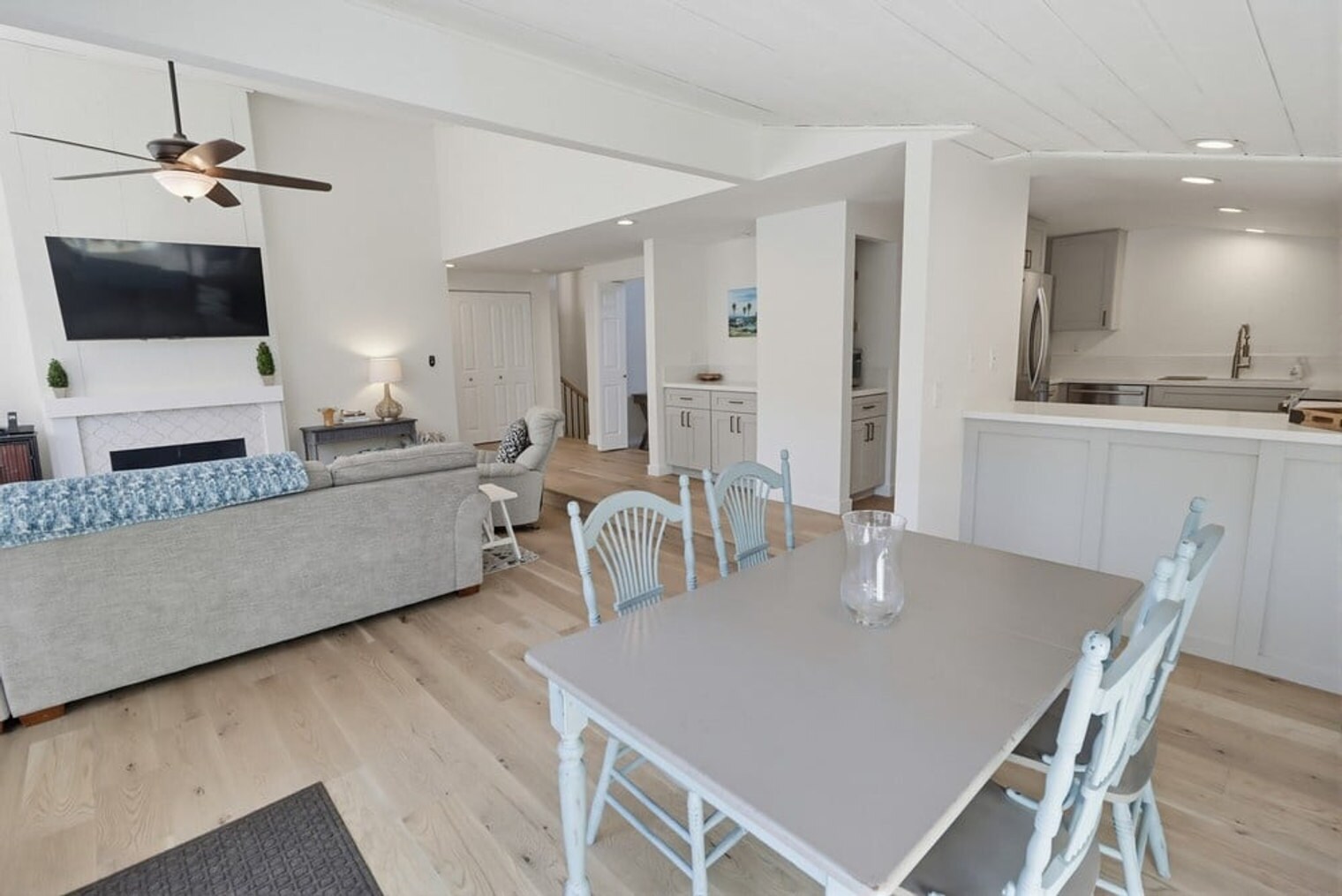 Building Photo - 561 S Sierra Ave