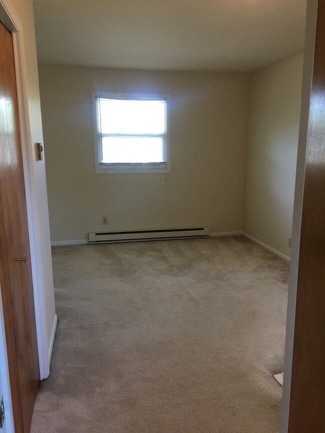 Building Photo - Large 2 Bdrm/2 Bath Condo 1 mile from Lake Michigan