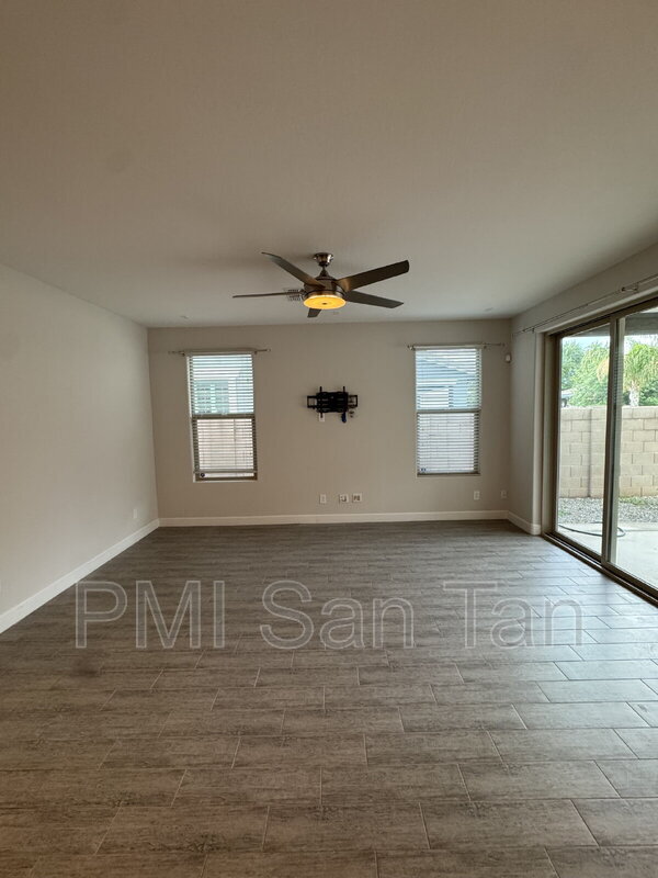 Building Photo - 4350 E Mesquite St