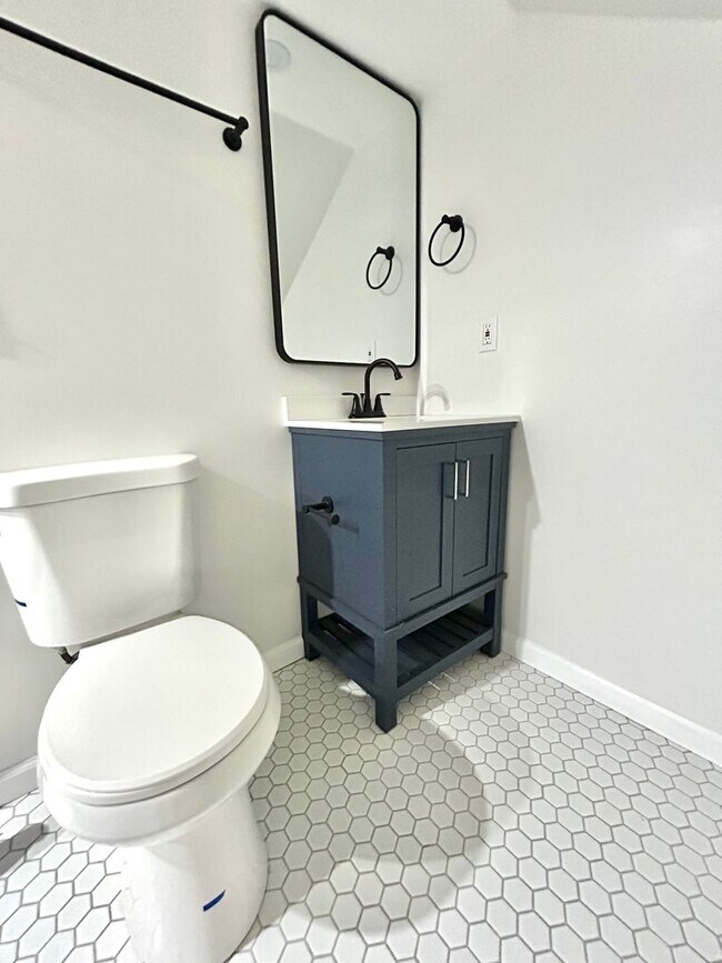 Building Photo - Newly remodeled 3 bedroom, 2 bath home for...