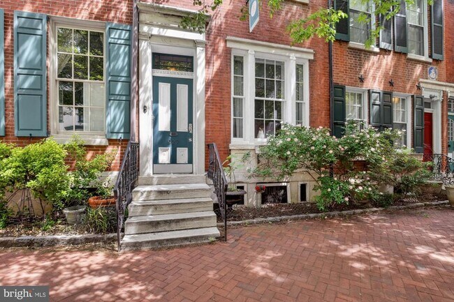 Building Photo - 927 Clinton St