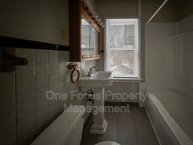 Building Photo - 812 3rd Ave