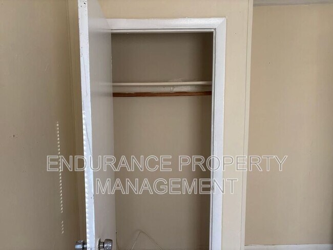 Building Photo - 1125 W 28th St