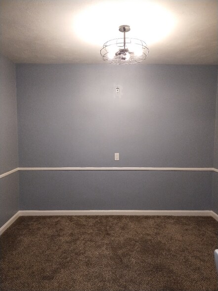 Building Photo - 3131 Mozart Ave