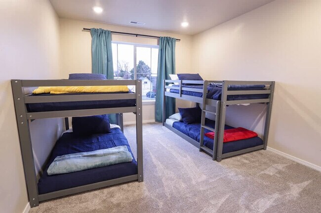 Building Photo - 609 N Kimball Ave