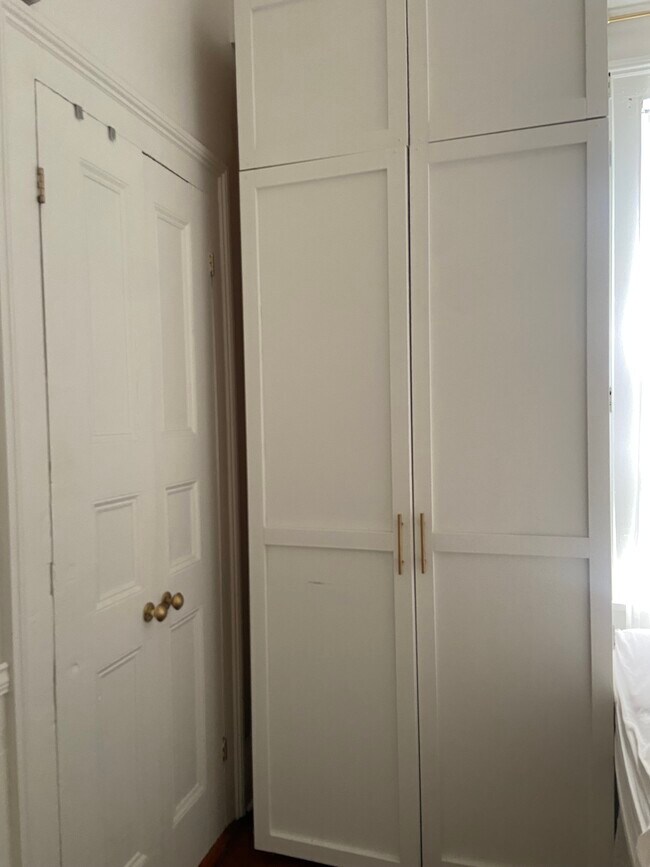 Building Photo - 2033 Coliseum St