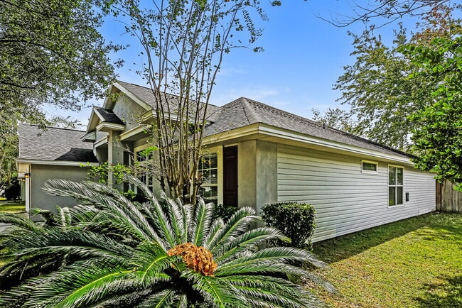 Building Photo - 301 N Lake Cunningham Ave