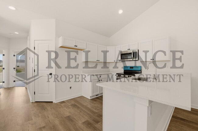 Building Photo - 5247 N Pinecrest Ct