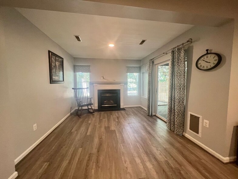 Building Photo - 206 Connery Terrace SW