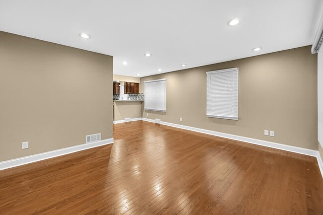 Building Photo - 303 N Harvey St