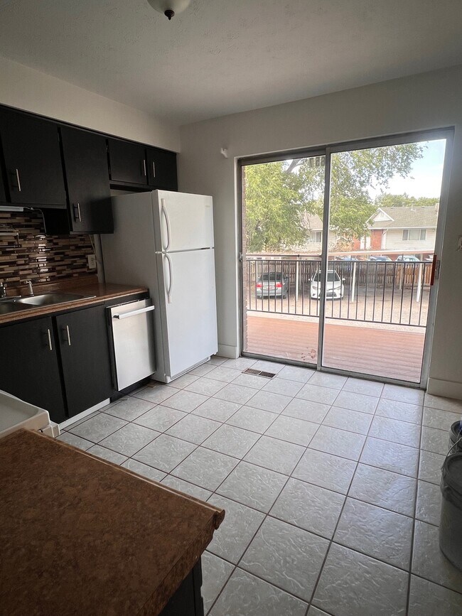 Building Photo - 657 Gold Hunter LLC