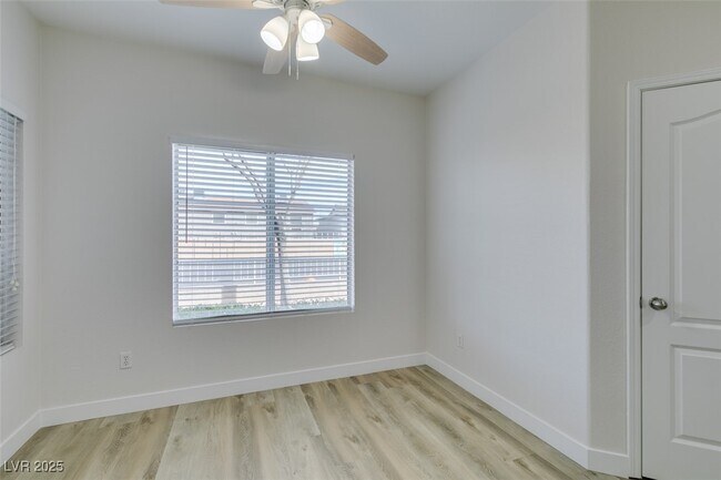 Building Photo - 5525 W Flamingo Rd