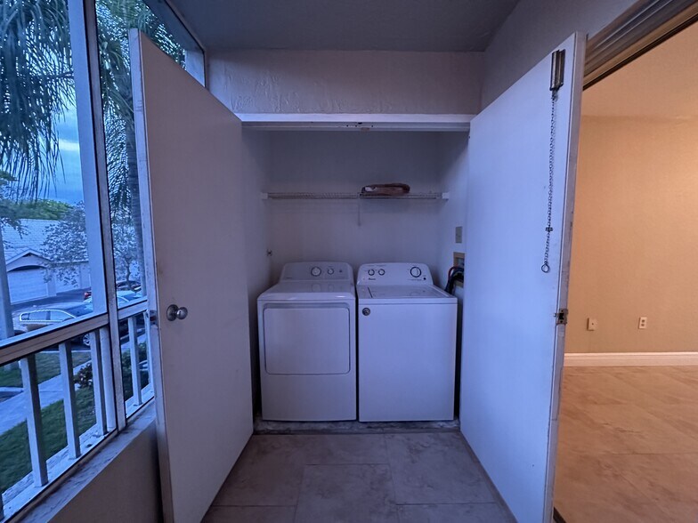 Building Photo - 2811 N Oakland Forest Dr