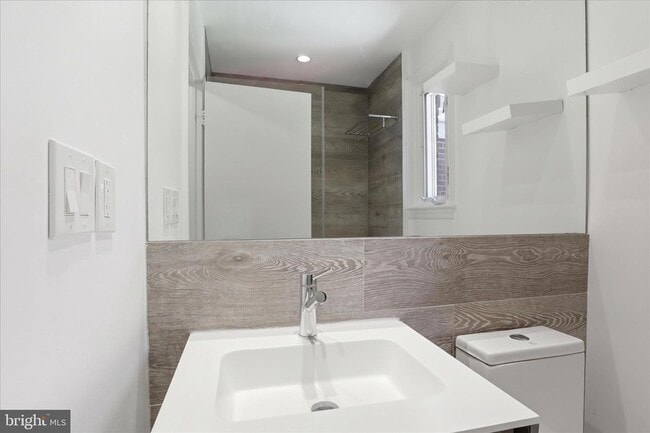 Building Photo - 3221 Coquelin Terrace