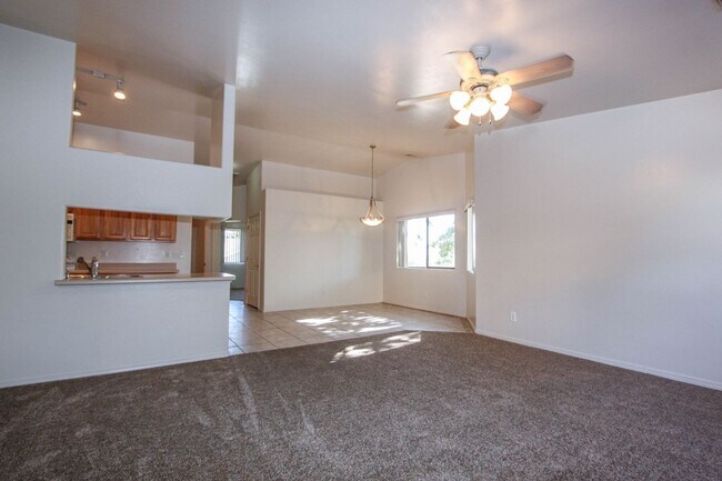 Building Photo - 8509 E Leigh Dr
